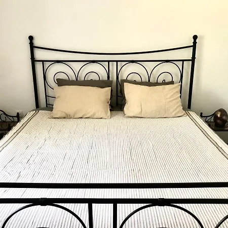Amygdalo Spiti Villa *